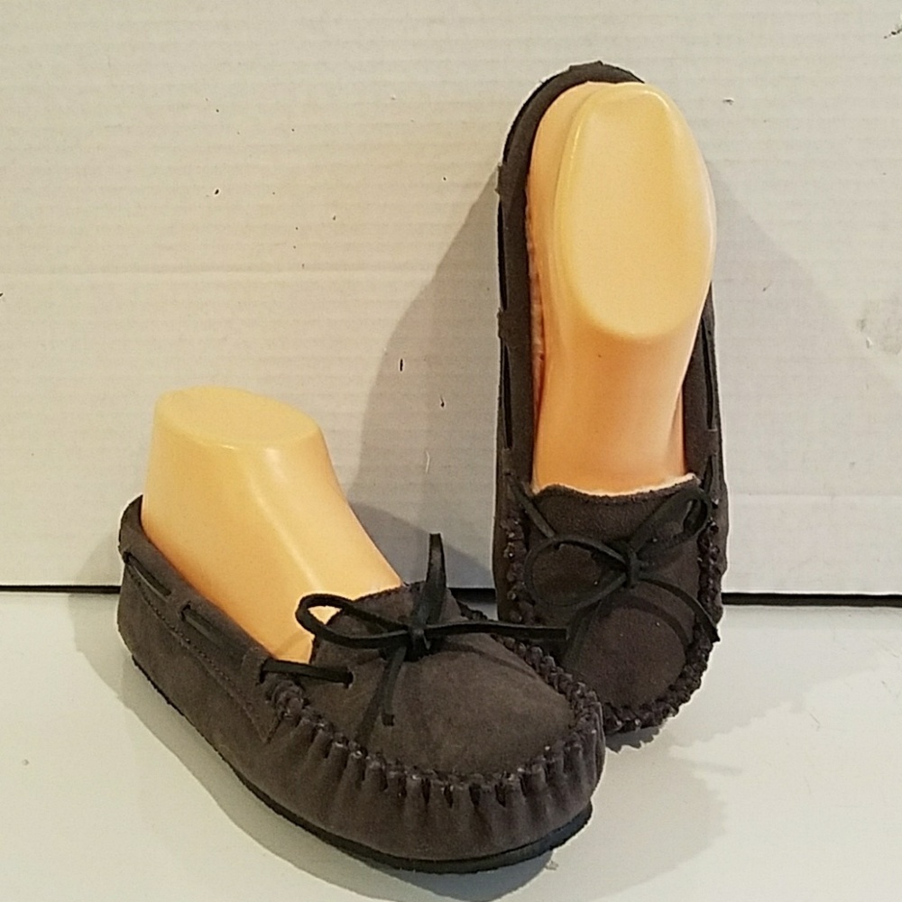 NEW MINNETONKA GRAY PILE LINED DRIVING MOCCASINS